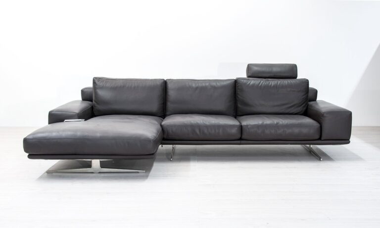 divano-angolare-in-pelle-prada